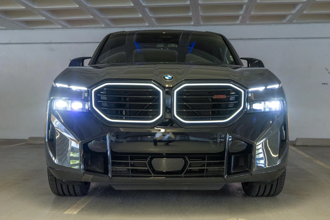 2026 BMW XM - Image 7 of 31