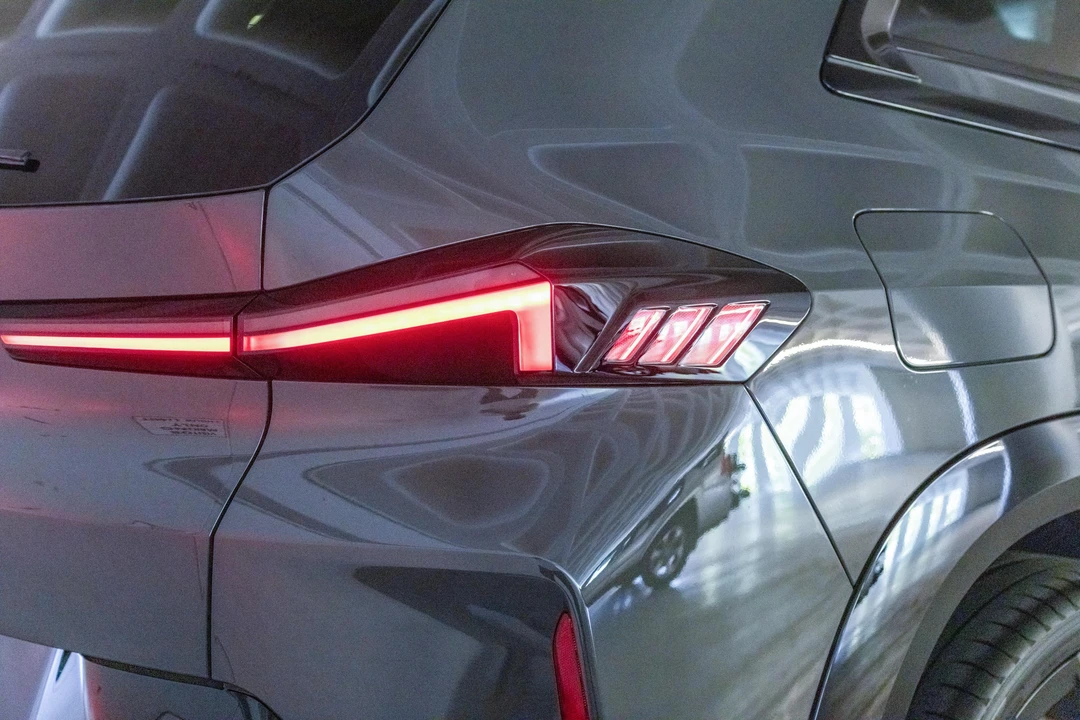 2026 BMW XM - Image 26 of 31