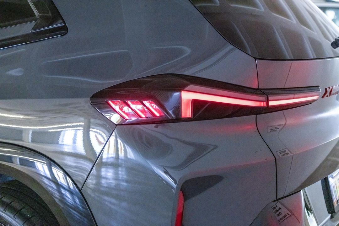2026 BMW XM - Image 22 of 31