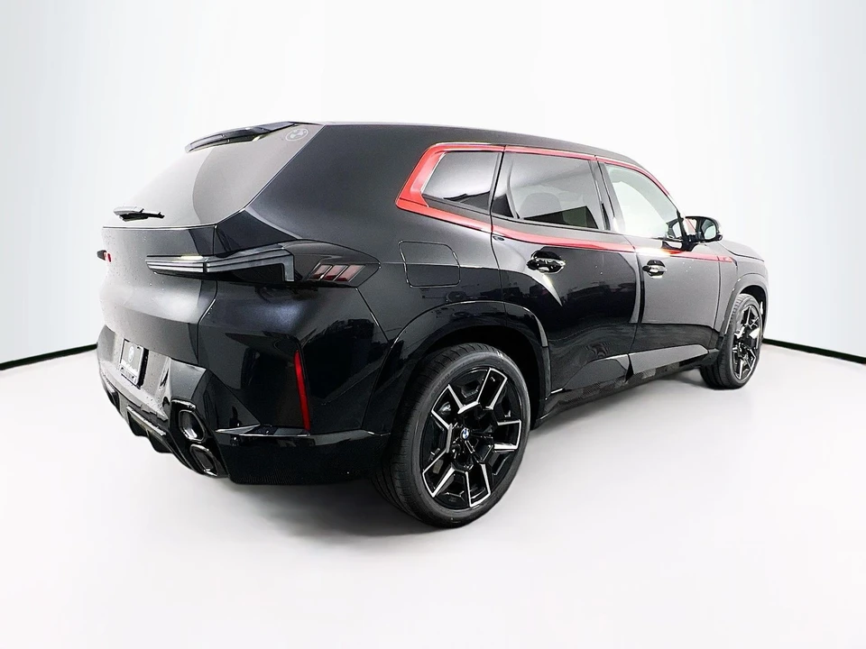 2026 BMW XM - Image 8 of 21