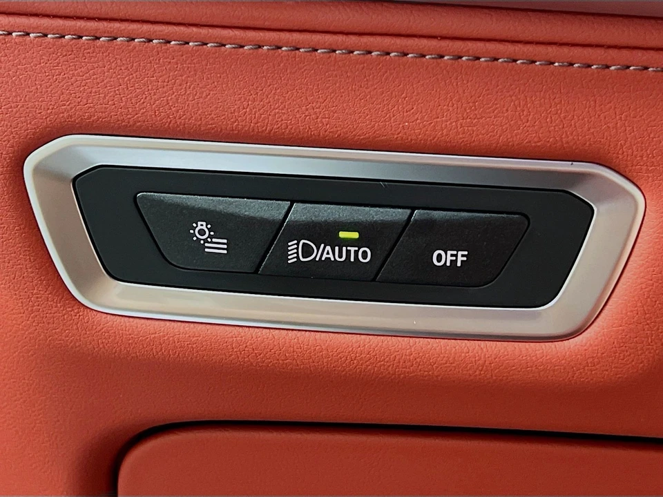 2026 BMW XM - Image 12 of 21