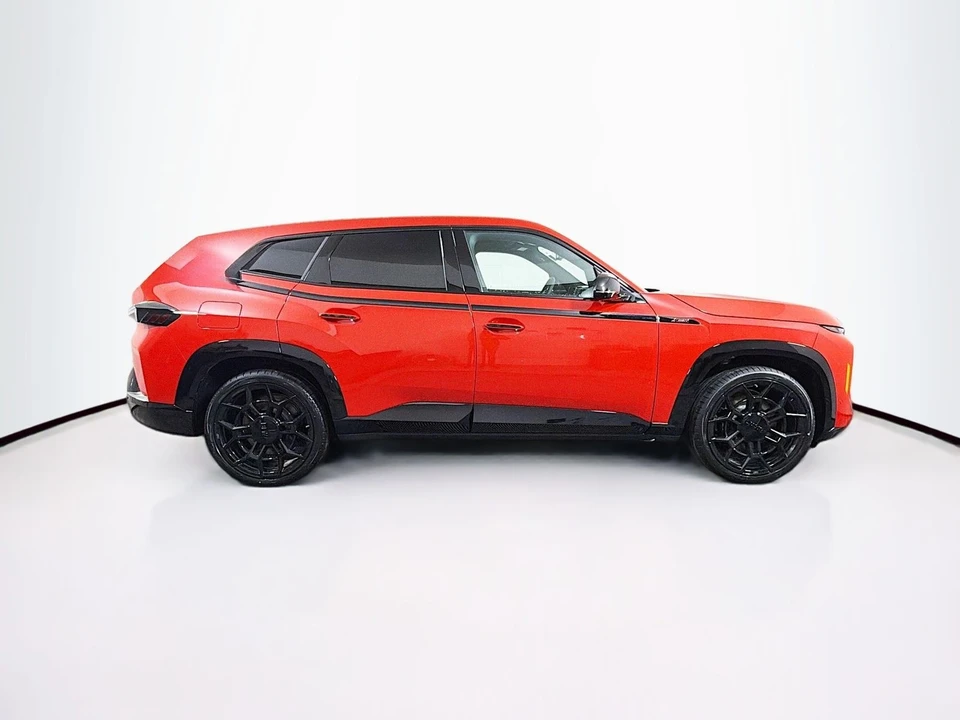 2026 BMW XM - Image 9 of 21