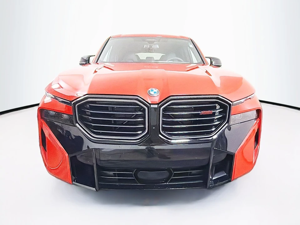 2026 BMW XM - Image 2 of 21