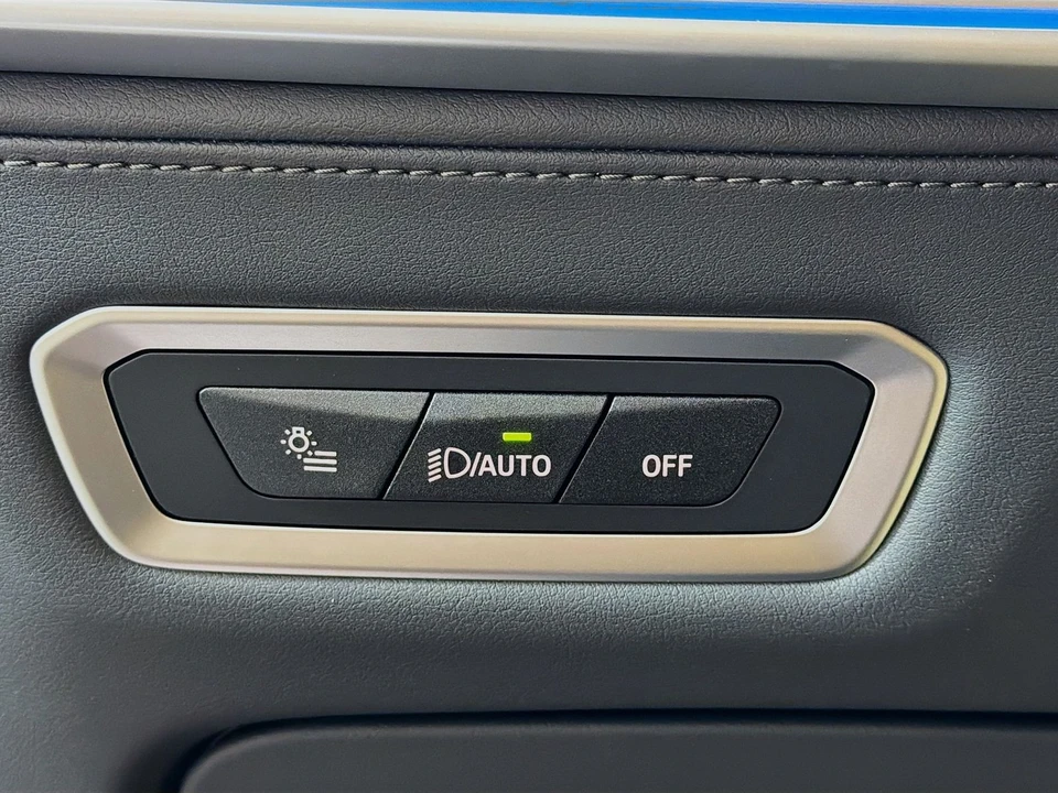2026 BMW XM - Image 12 of 21