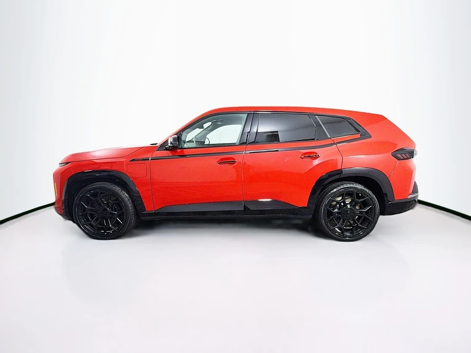2026 BMW XM - Image 5 of 21