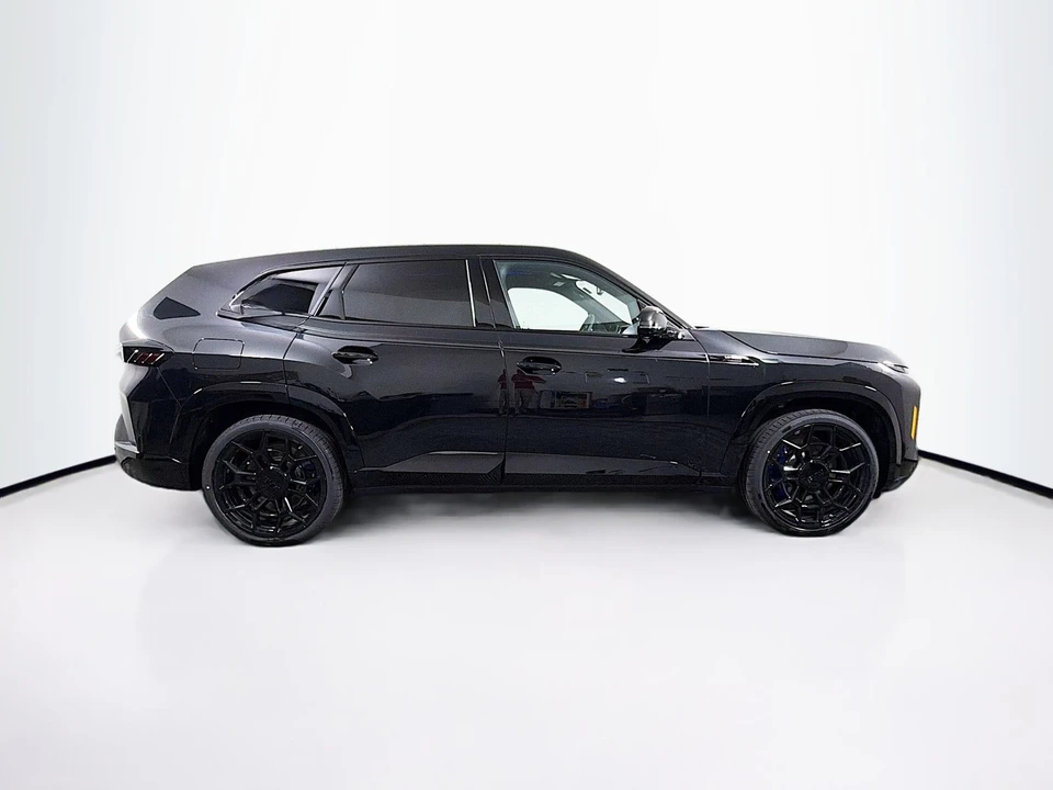 2026 BMW XM - Image 9 of 21