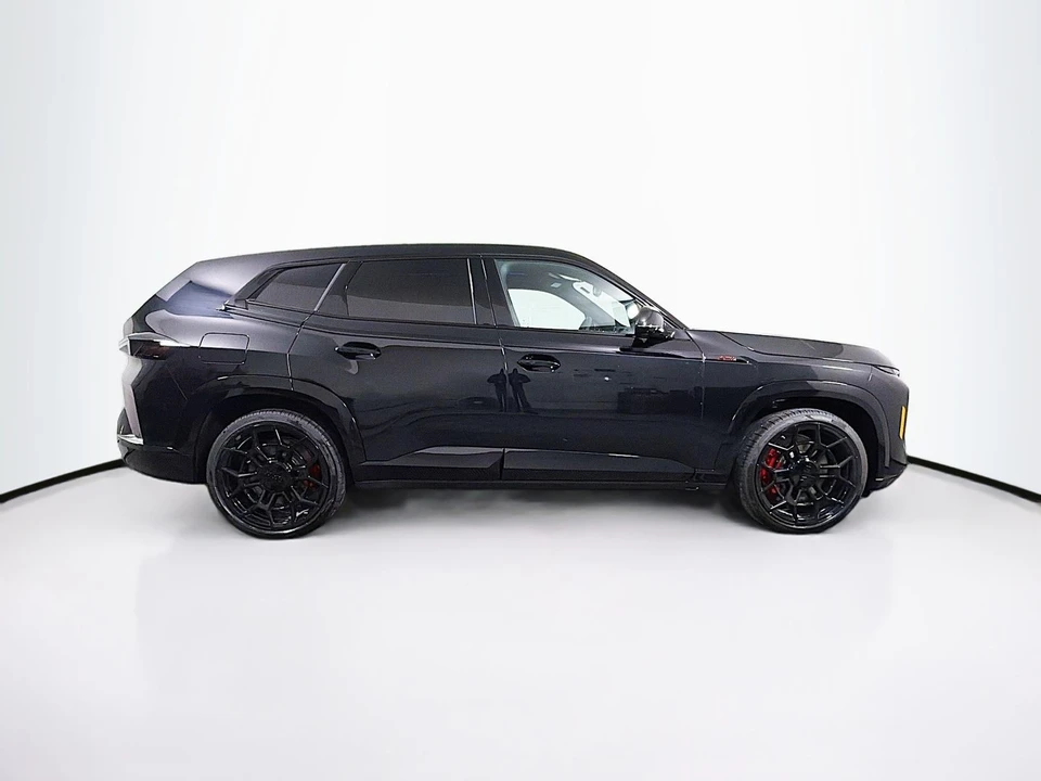 2026 BMW XM - Image 9 of 21