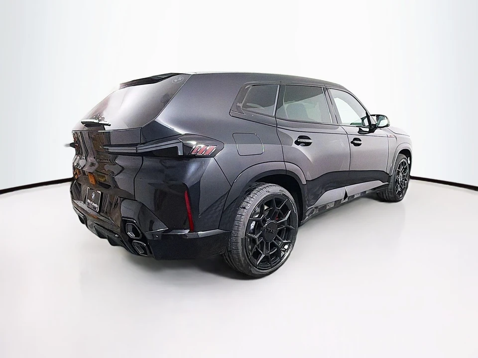 2026 BMW XM - Image 8 of 21