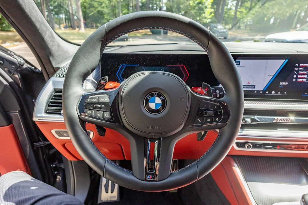 2026 BMW XM - Image 13 of 17