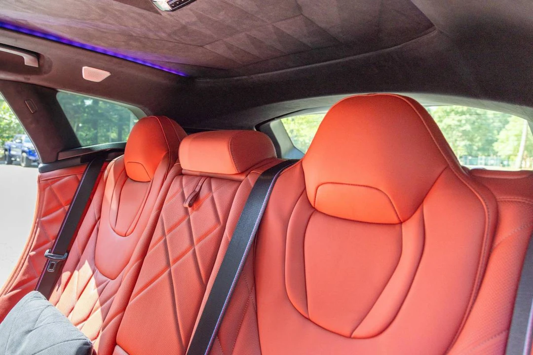 2026 BMW XM - Image 12 of 17