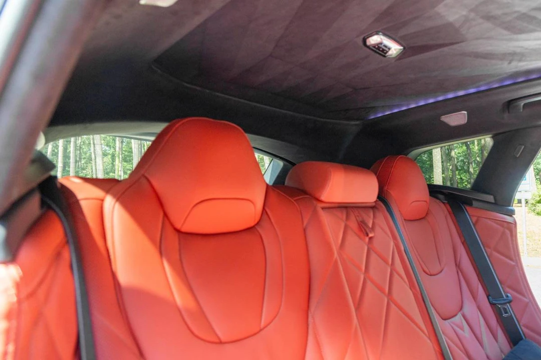 2026 BMW XM - Image 8 of 17