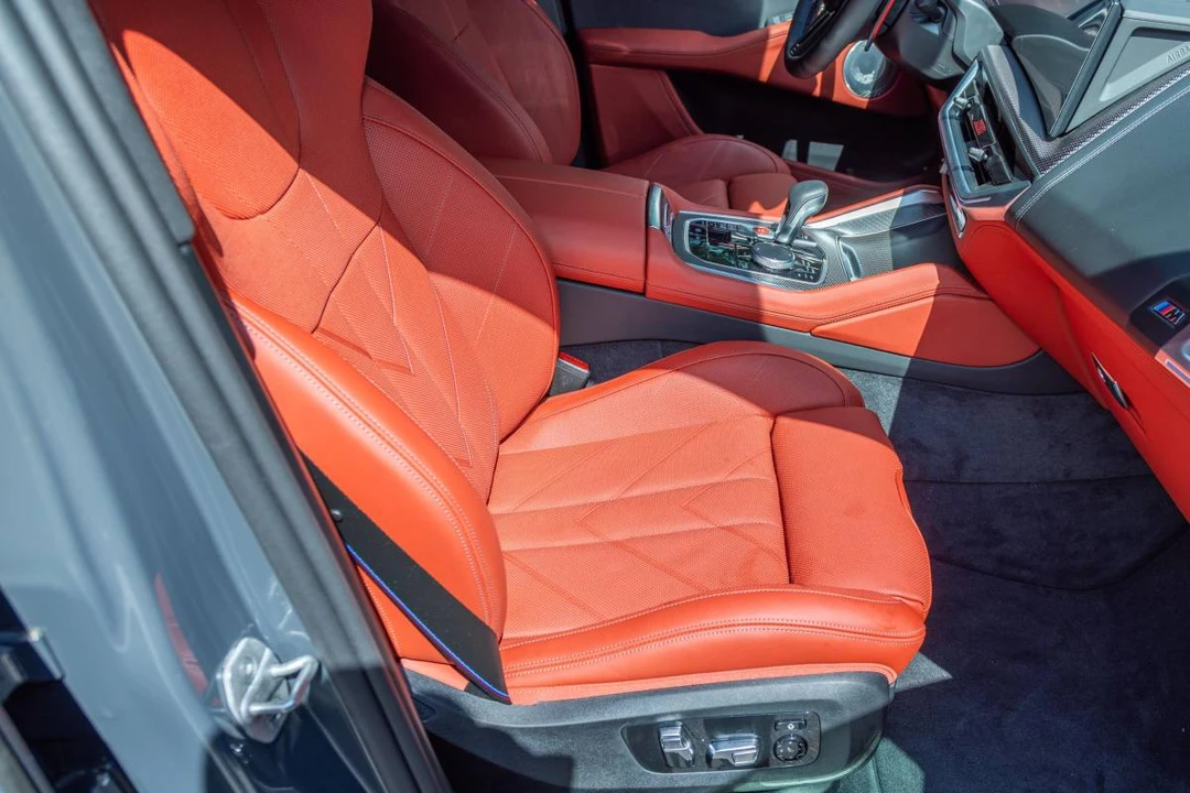 2026 BMW XM - Image 11 of 17