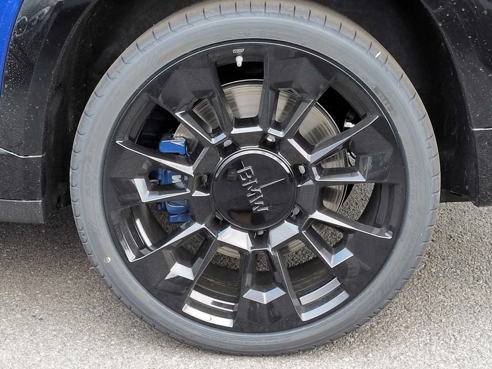 2026 BMW XM - Image 14 of 20