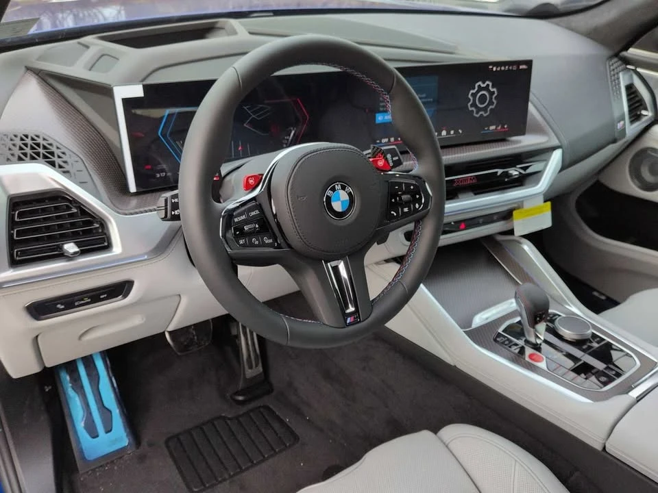 2026 BMW XM - Image 10 of 20
