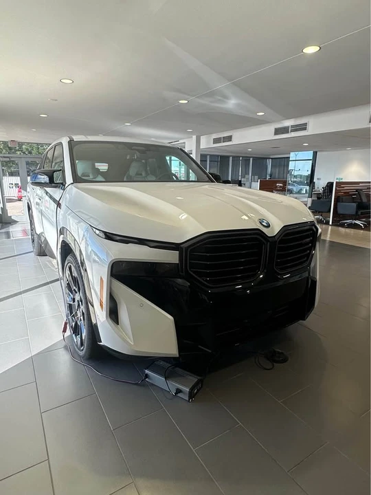 2026 BMW XM - Image 8 of 20
