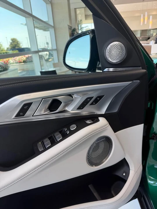2026 BMW XM - Image 9 of 12