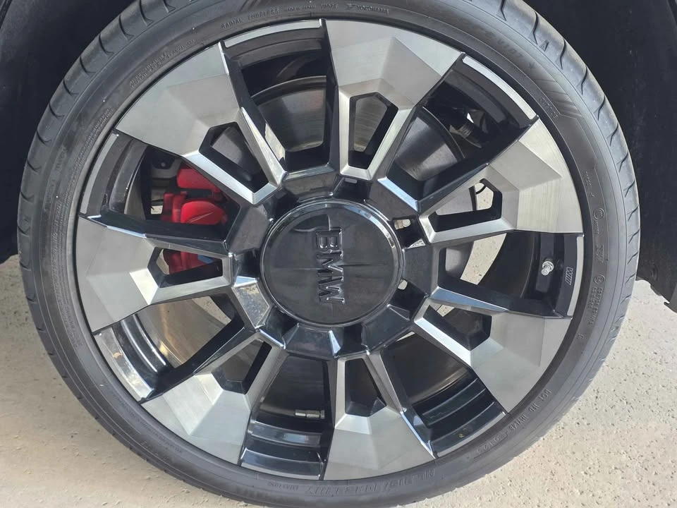2026 BMW XM - Image 8 of 20