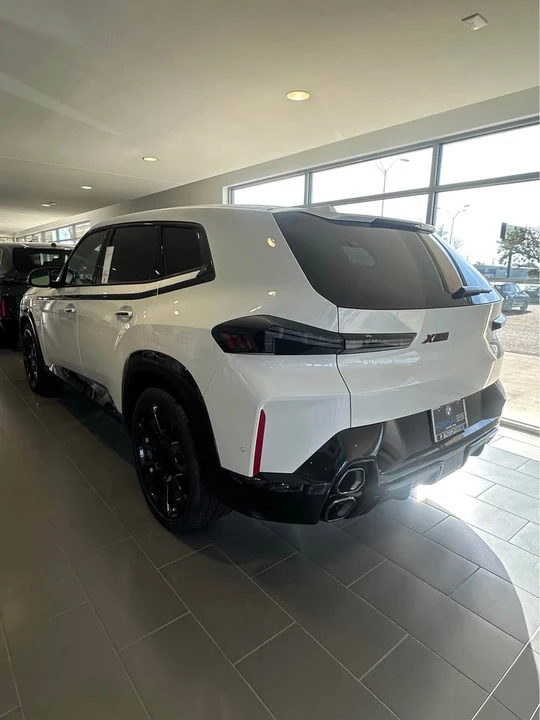 2026 BMW XM - Image 5 of 20