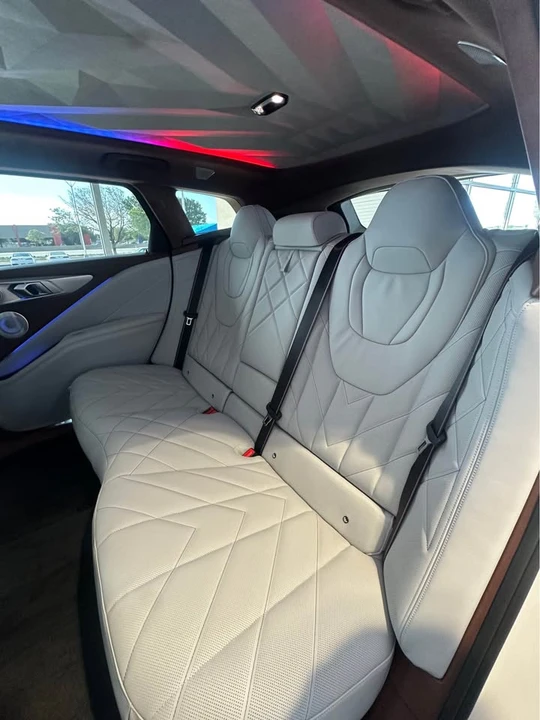 2026 BMW XM - Image 13 of 20