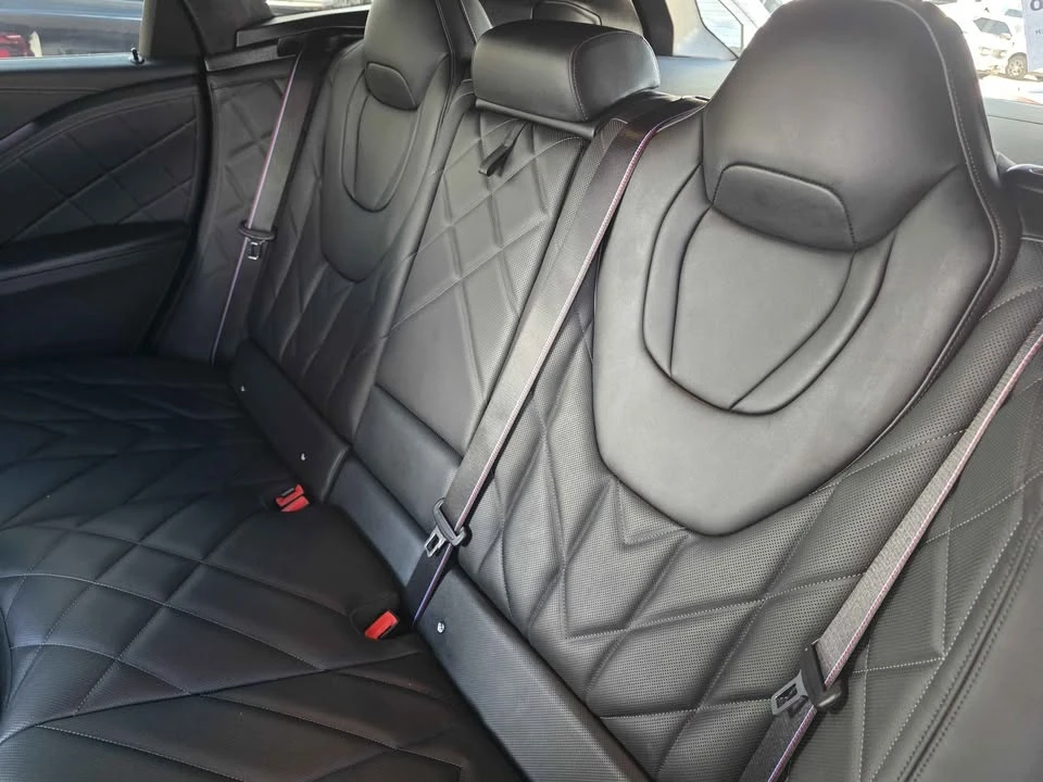 2026 BMW XM - Image 18 of 20