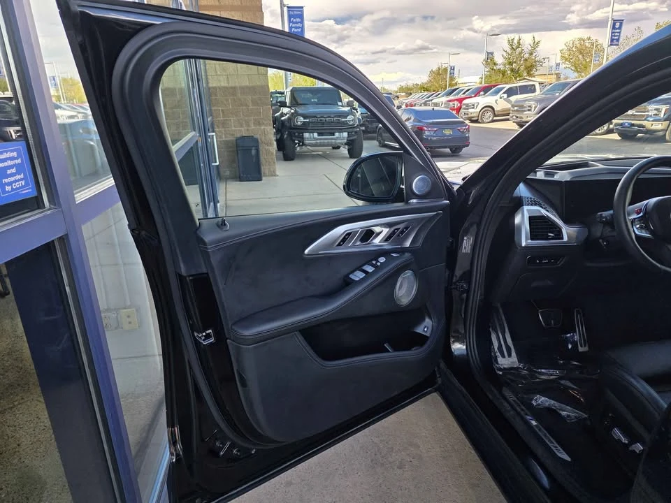 2026 BMW XM - Image 9 of 20