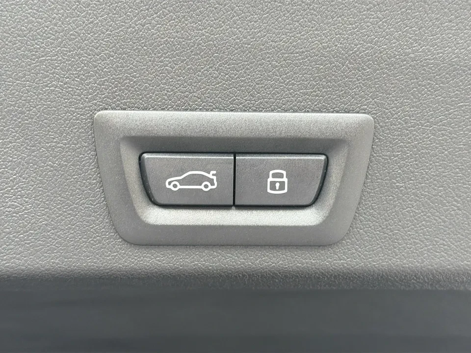 2026 BMW XM - Image 12 of 20