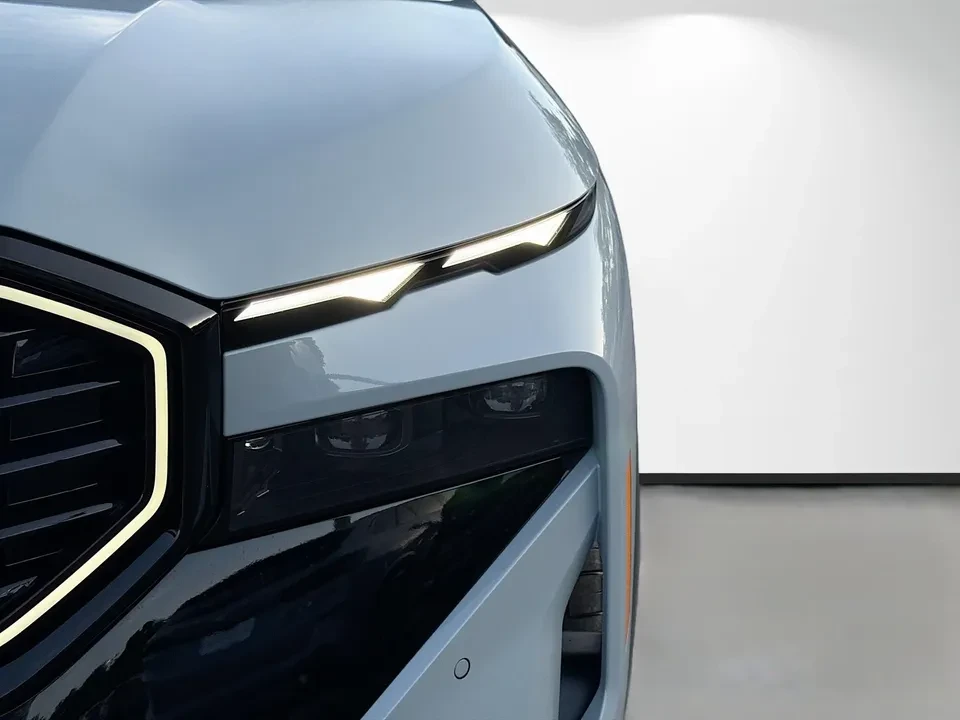 2026 BMW XM - Image 9 of 20