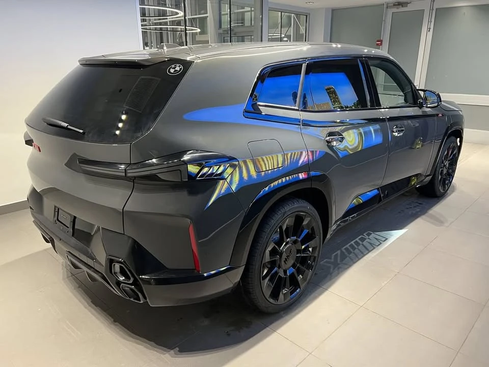 2026 BMW XM - Image 5 of 20
