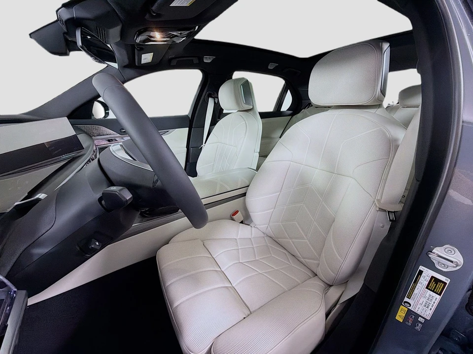 2026 BMW G70 7 Series - Image 13 of 21