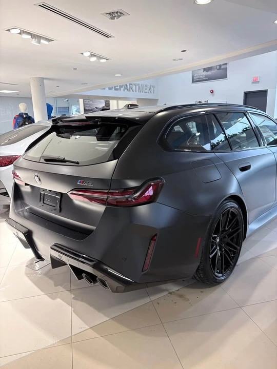2026 BMW 5 Series - Image 4 of 6