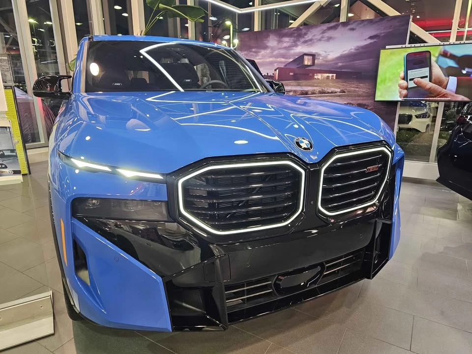 2026 BMW XM - Image 4 of 10