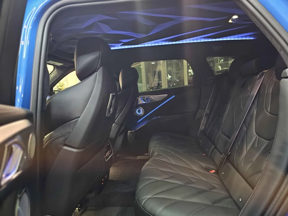 2026 BMW XM - Image 6 of 10