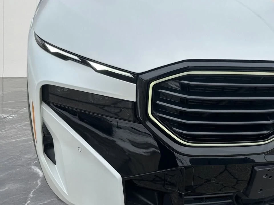 2026 BMW XM - Image 15 of 20