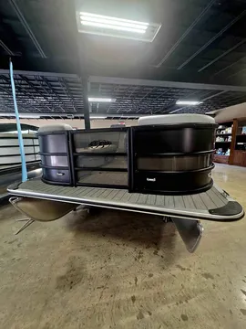 2026 Bentley 240 Legacy Navigator