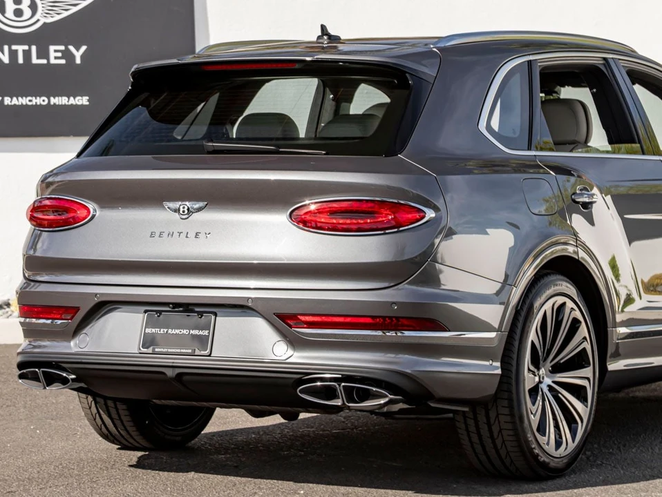 2026 Bentley Bentayga - Image 10 of 31