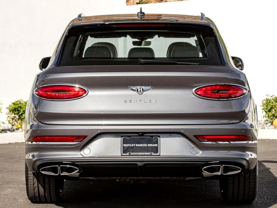 2026 Bentley Bentayga - Image 11 of 31