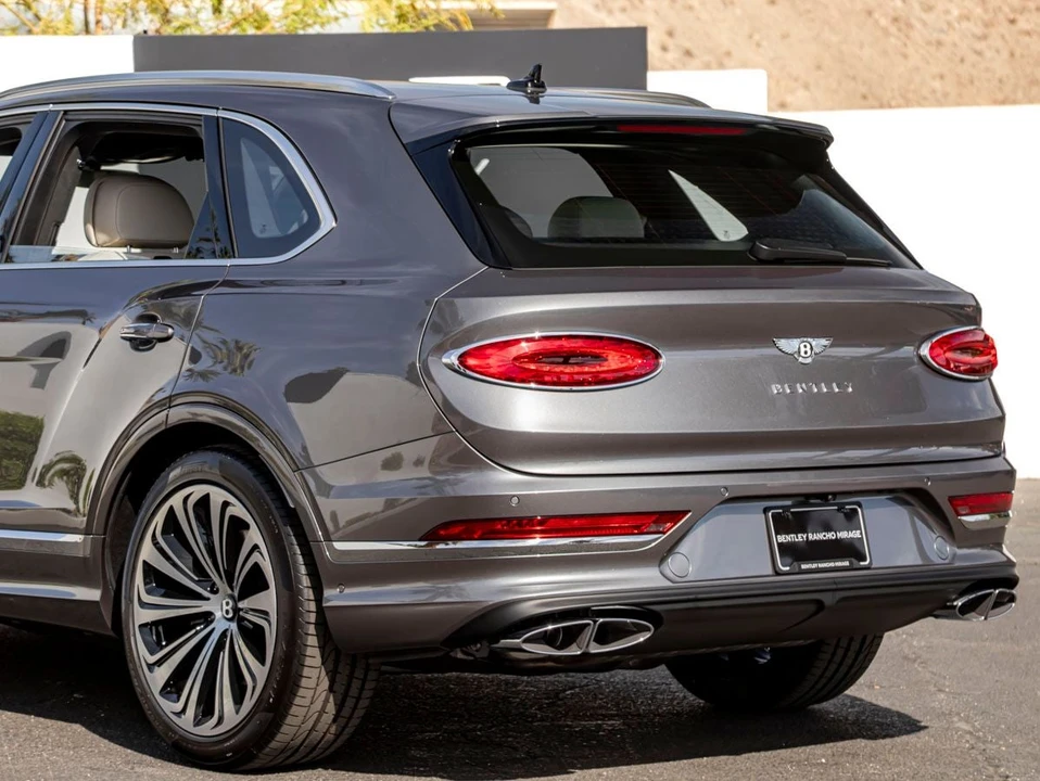 2026 Bentley Bentayga - Image 12 of 31