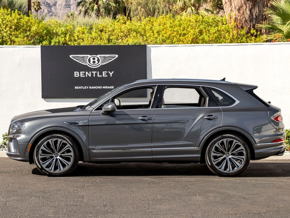 2026 Bentley Bentayga - Image 13 of 31