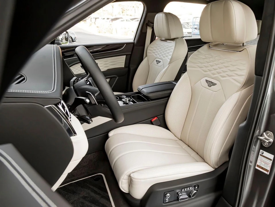 2026 Bentley Bentayga - Image 16 of 31