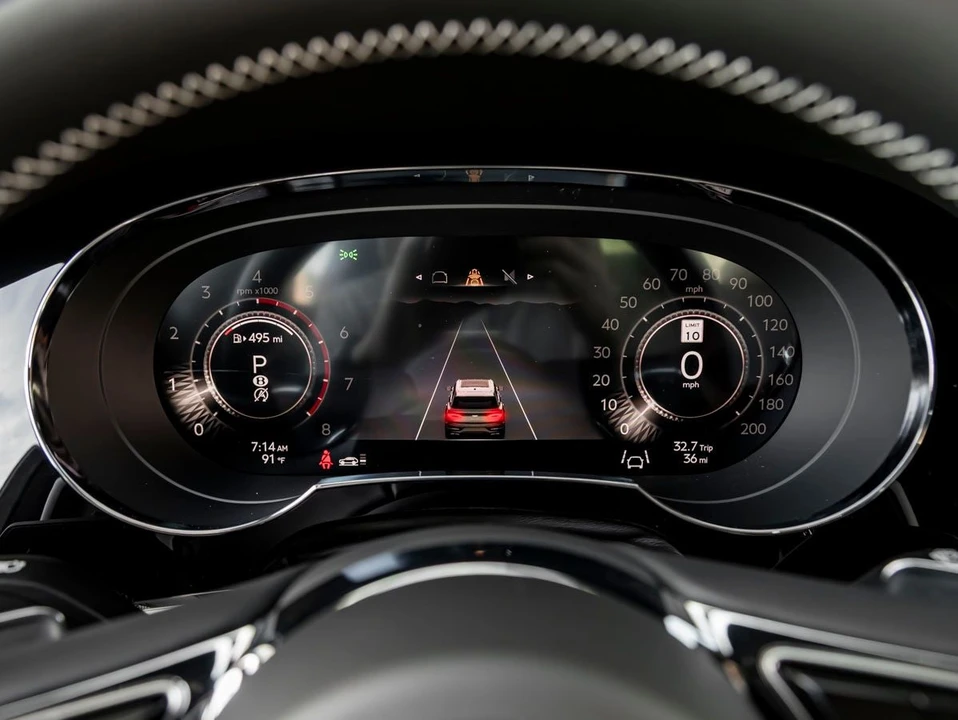 2026 Bentley Bentayga - Image 18 of 31