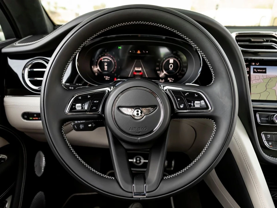 2026 Bentley Bentayga - Image 19 of 31