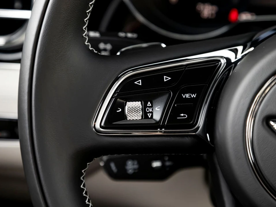 2026 Bentley Bentayga - Image 20 of 31