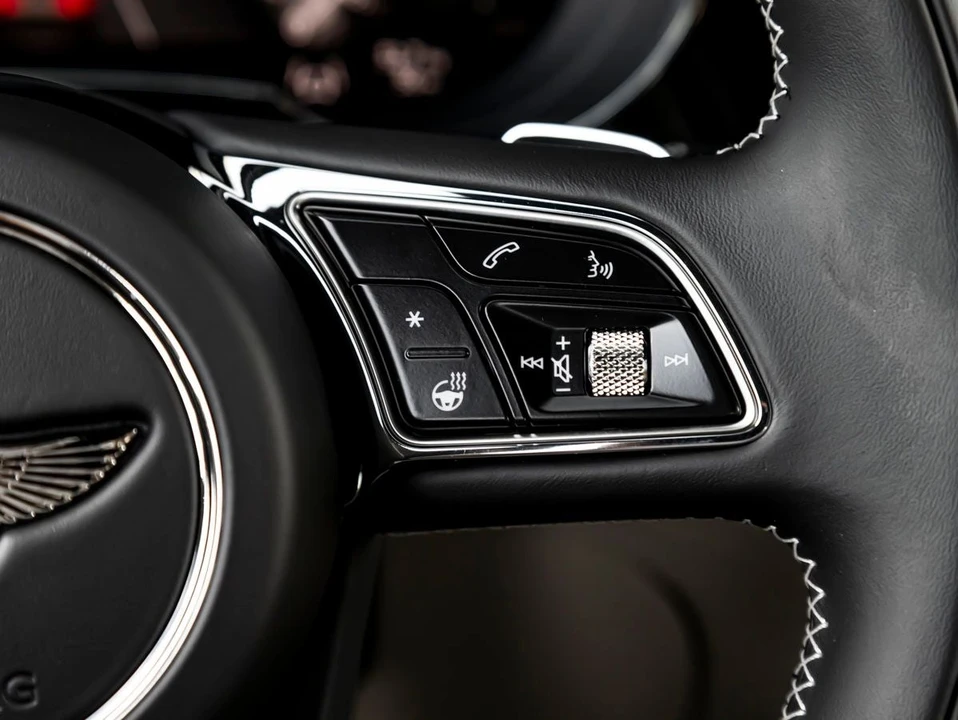 2026 Bentley Bentayga - Image 21 of 31