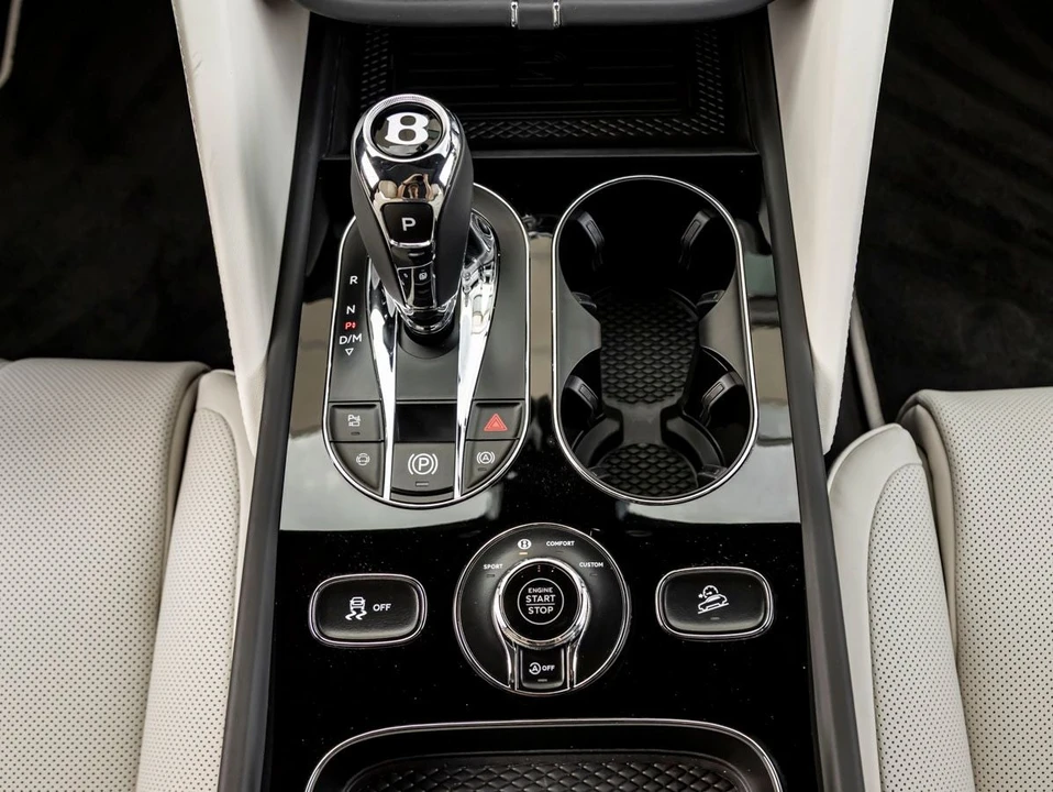 2026 Bentley Bentayga - Image 23 of 31