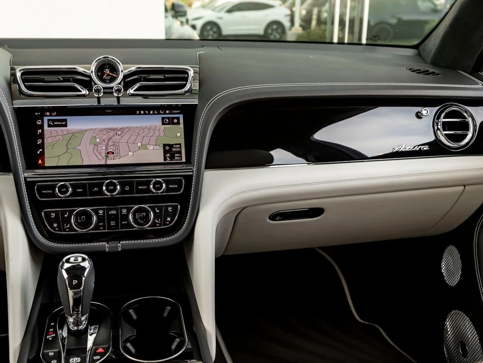 2026 Bentley Bentayga - Image 26 of 31