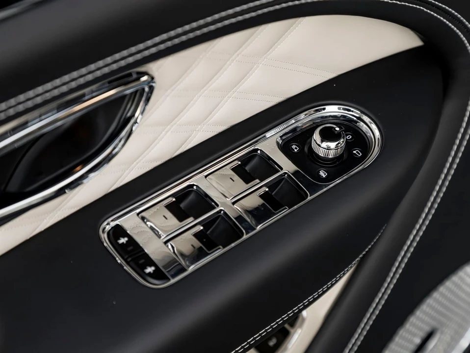 2026 Bentley Bentayga - Image 27 of 31