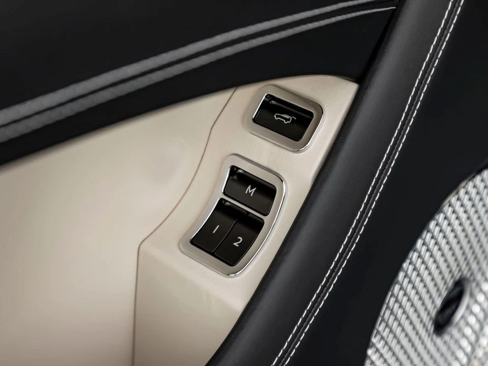 2026 Bentley Bentayga - Image 28 of 31