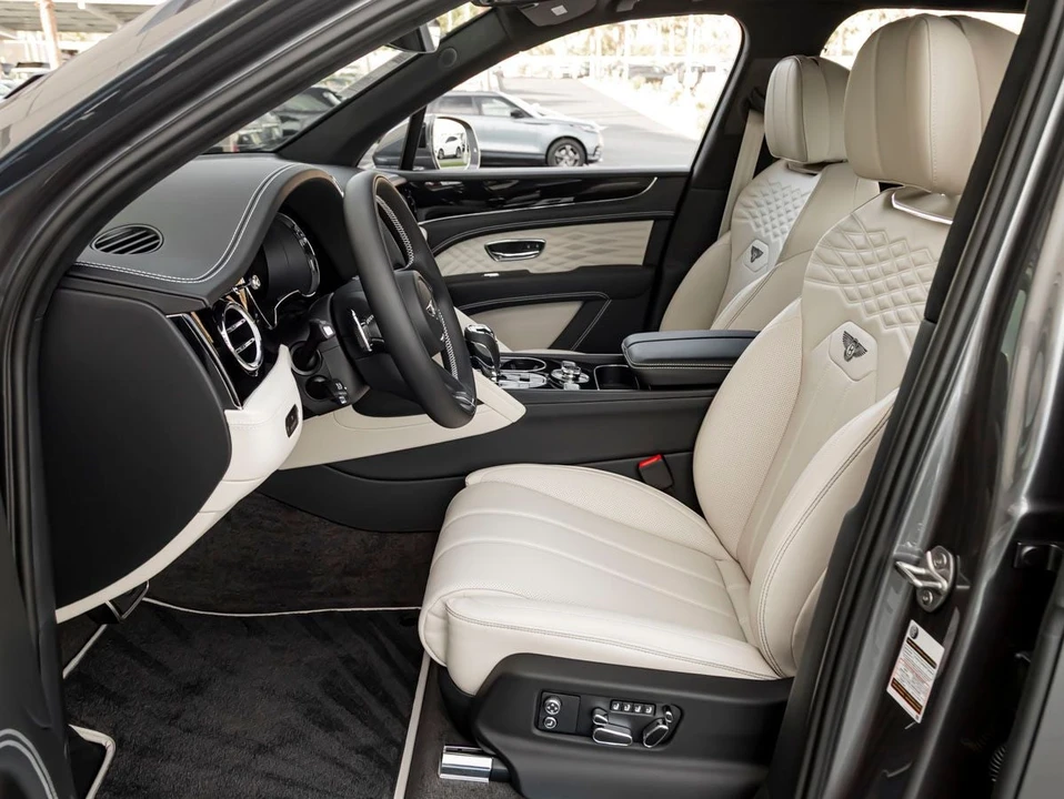 2026 Bentley Bentayga - Image 2 of 31