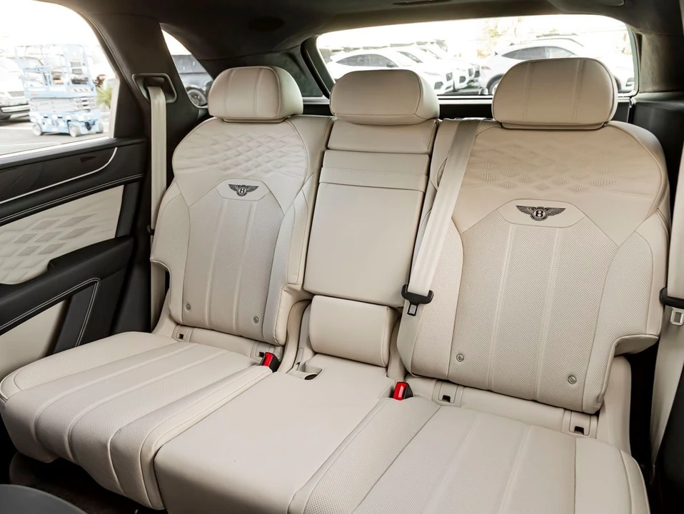 2026 Bentley Bentayga - Image 31 of 31