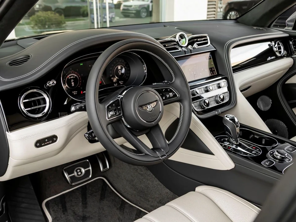 2026 Bentley Bentayga - Image 4 of 31